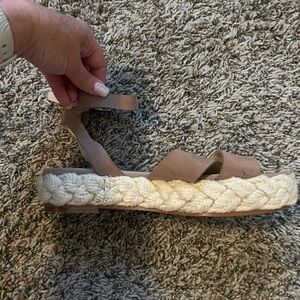 Vince Camuto Delindan Taupe Leather Ankle Strap Platform Espadrille Sandal Sz 8